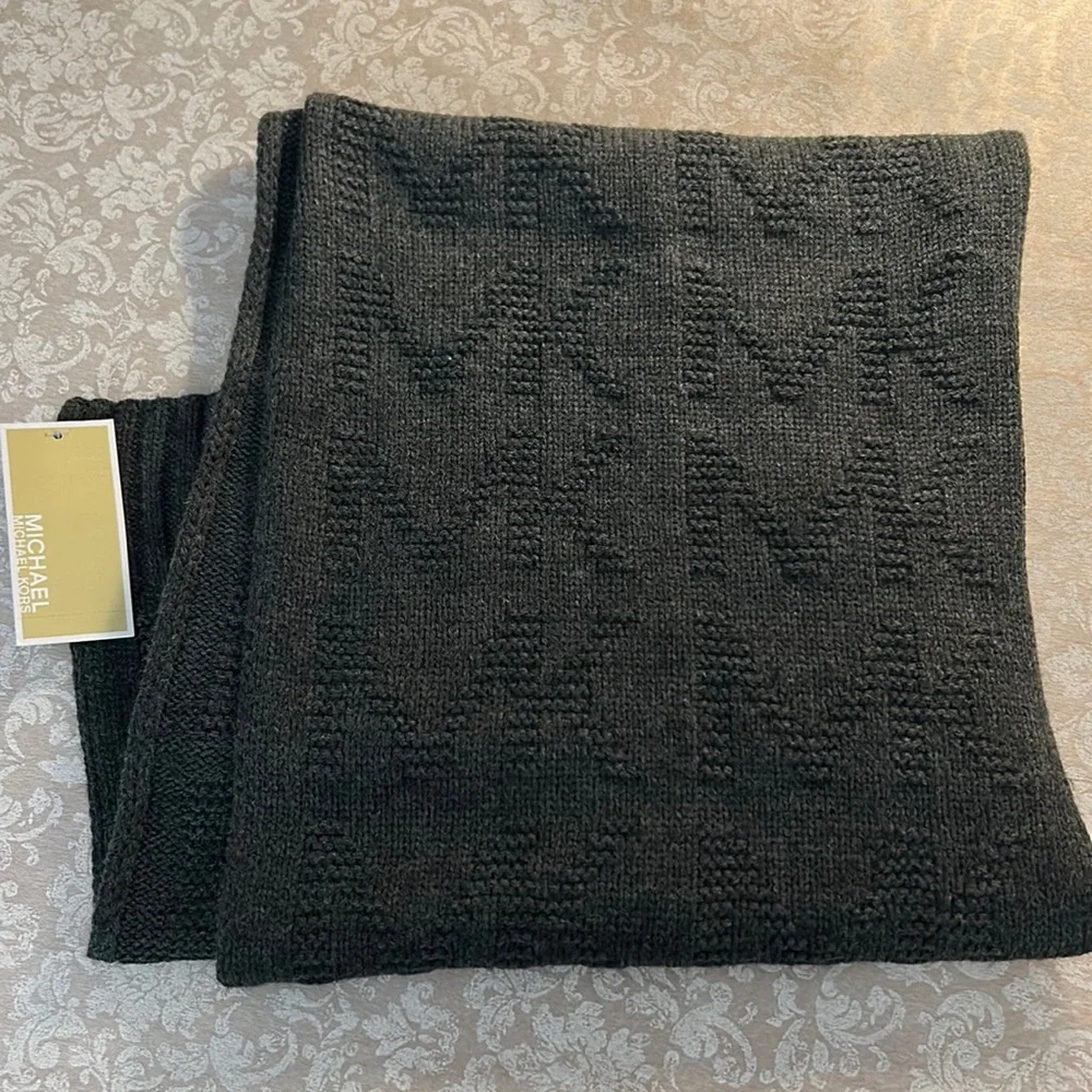 Michael Kors ~ new~Charcoal Gray Knit MK Scarf